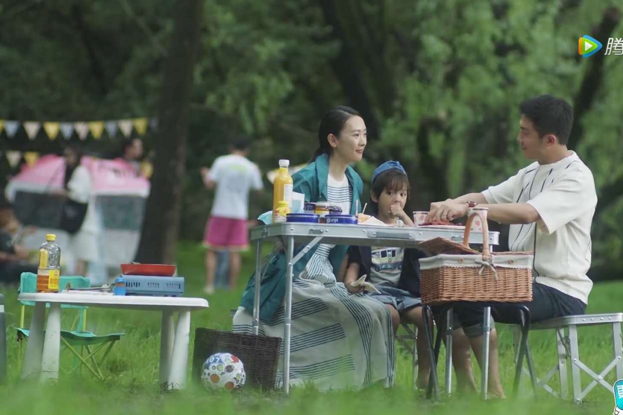 三十而已|《三十而已》顾佳用净身出户，换来许子言的抚养权，林有有得逞住进豪宅