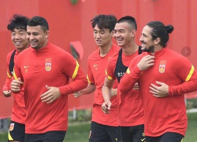 国足▲这也太强了吧！国足热身赛4-1横扫由巴西三叉戟+艾哈坐镇的上港