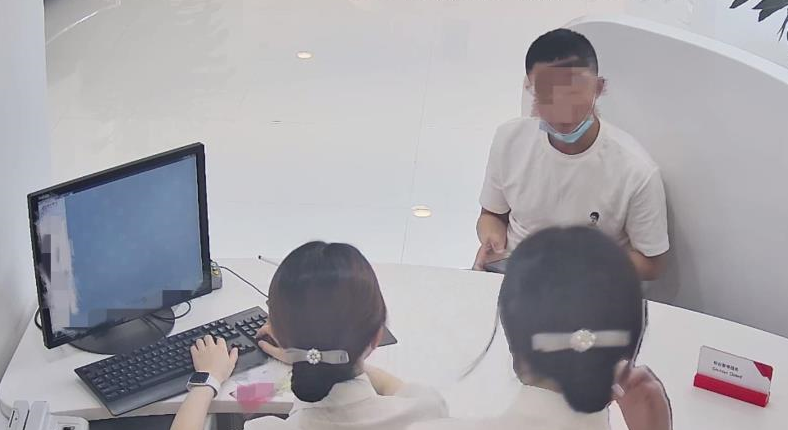 #电信#电信诈骗嫌疑人在银行被抓，3位杭州90后姑娘立了大功！