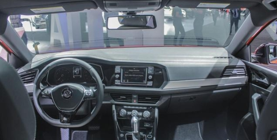 大众速腾@为何一些人总觉得开速腾的比开卡罗拉的高级?