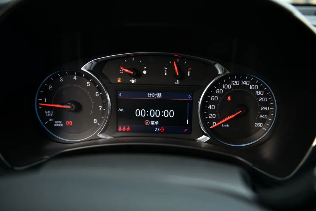 雪佛兰|新款探界者实拍:前脸焕然一新,全黑外观套件帅炸