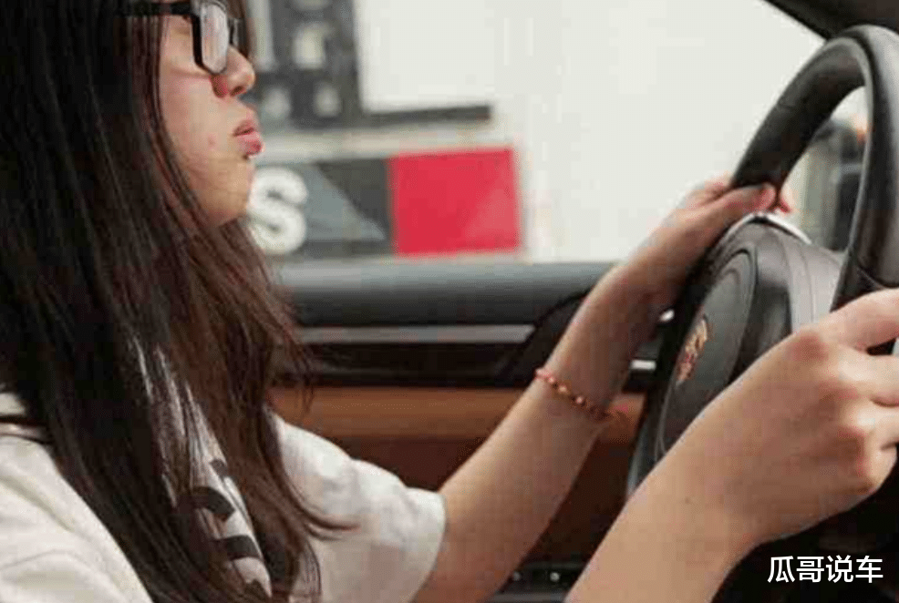 [老司机]开车时，座椅要调靠前一点，还是靠后一点？老司机说了实话