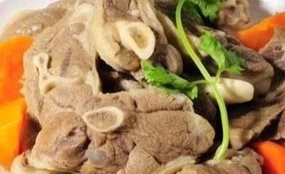 「炖牛肉」炖牛肉别再一直炖,加一勺“它”连高压锅也免了,牛肉软烂不塞牙