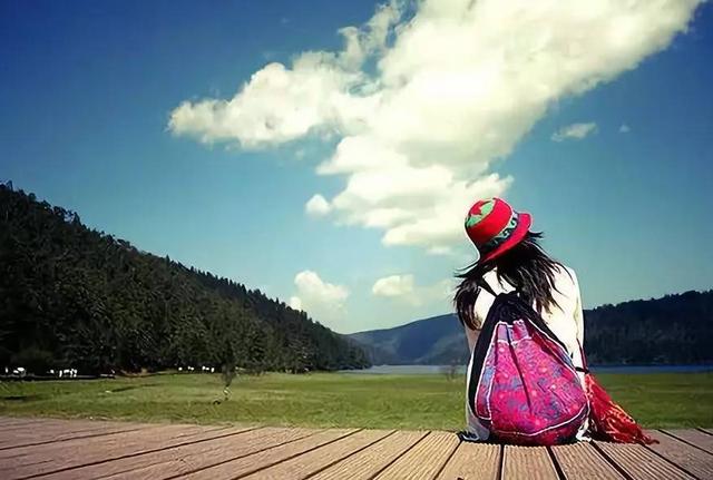 [旅行者]在马来西亚新山由于旅馆太贵，背包旅行者找了几个小时，仍在徘徊