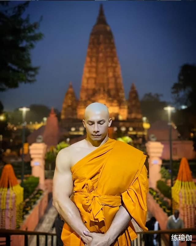 运动|泰国一和尚走红，8块腹肌让人想破戒，难以想象是200斤的胖子