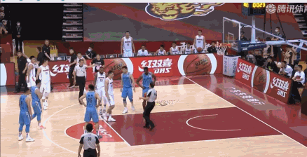 广东男篮|急眼了！广东111：109北京，杜锋2次怒喷技术台！方硕砸球值得商榷