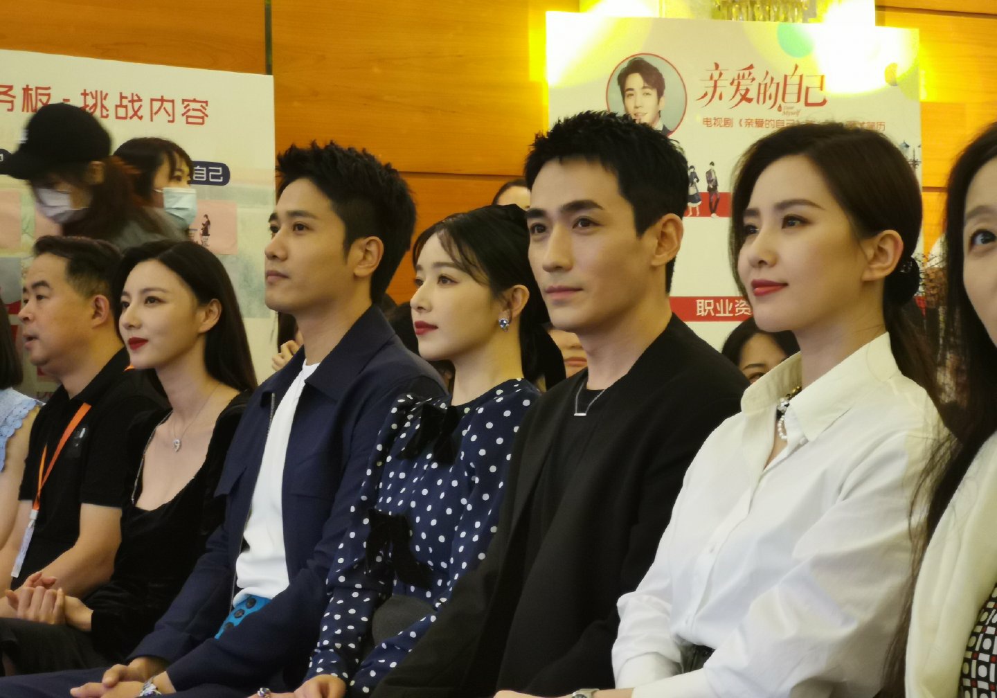 阚清子|阚清子凌晨发文：深夜收到经纪人微信，其实我也挺难的。网友纷纷上线安慰