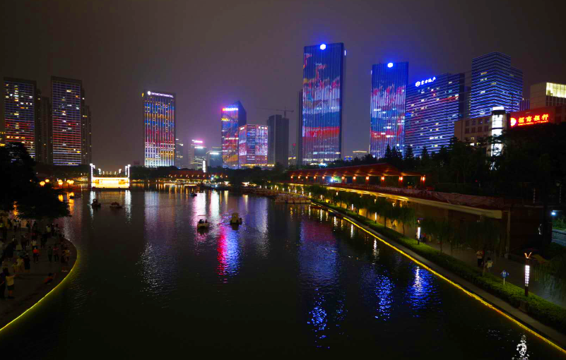 南海发布|靓爆！千灯湖巨幕正式亮灯！海量美图来了→