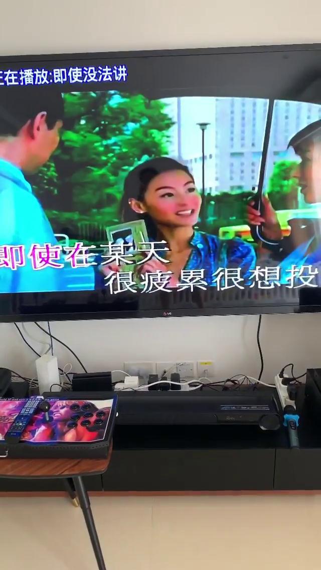 「大张伟」张柏芝点赞王菲内容后晒三胎儿子, 疑借歌词回应风波: 感情无论对错