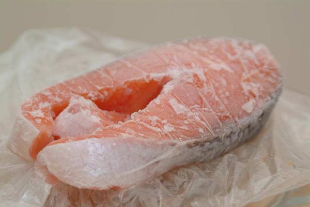 冻肉|病毒离开人体也能活，用冻肉做试验，研究人员有了一个重要发现