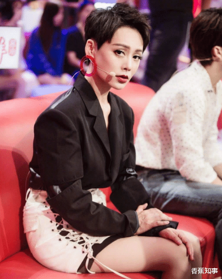 宁静|宁静为粉丝签名，下笔地方乐趣横生，网友直呼：太自信了