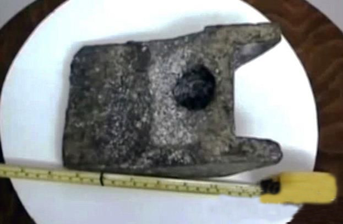 『UFO』这是UFO存在的证据？外国工人施工，在10米处挖出25万年前铝合金