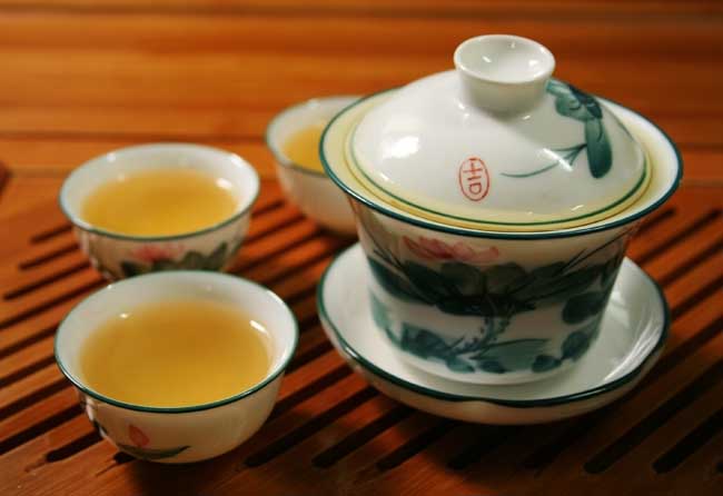 []隔夜茶别轻易倒掉，它还有这三大用处，倒掉可惜了！
