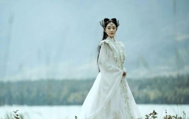 「吴谨言」吴谨言等了三年还没播的剧，原本新人扎堆，现在阵容堪比全明星