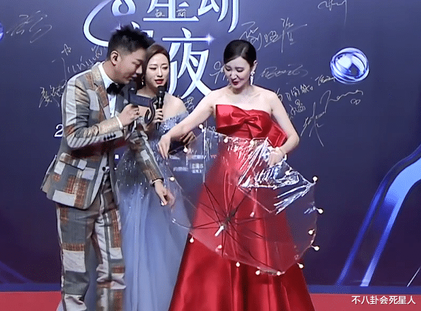 关晓彤|星动红毯比美：赵露思单薄性感，欧阳娜娜胖出赘肉，关晓彤逆袭