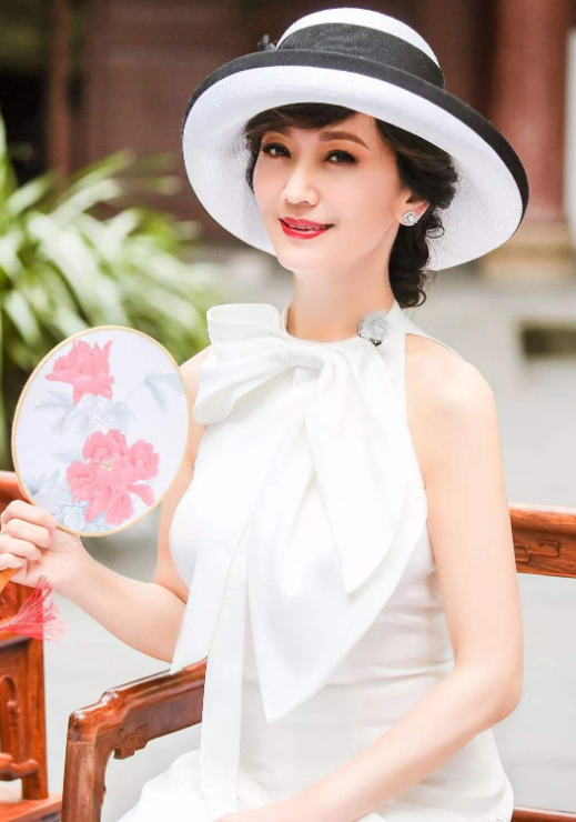 赵雅芝|原来“冻龄”都是骗人！去掉美颜的赵雅芝刘嘉玲，都逃不过岁月的侵蚀