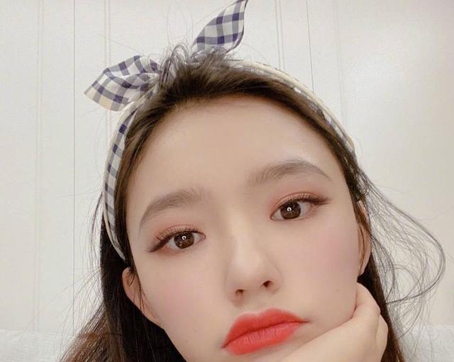 『林允』林允真是娱乐圈最敢吃的！深夜大口吃火锅，却因坐姿粗鲁被骂惨