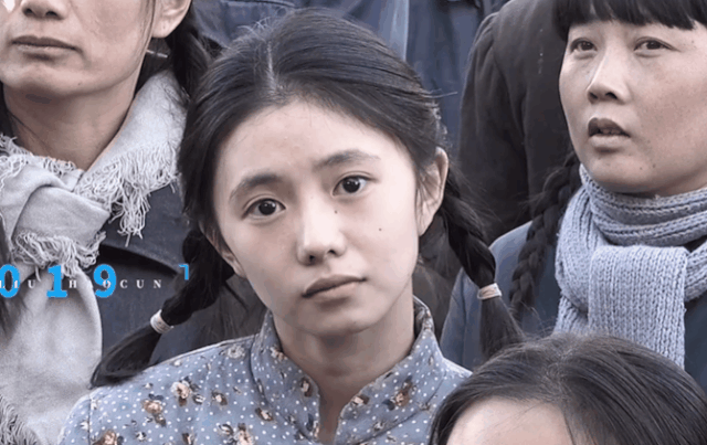 谋女郎|首位00后谋女郎因长相上热搜：一副招直男喜欢的白幼瘦就该骂？