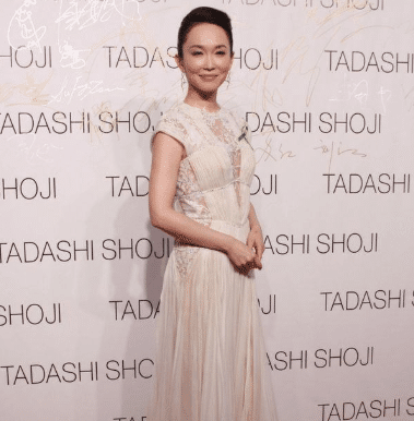 赵薇|当43岁赵薇撞上49岁范文芳，才知“砸钱”保养与天然美的差别