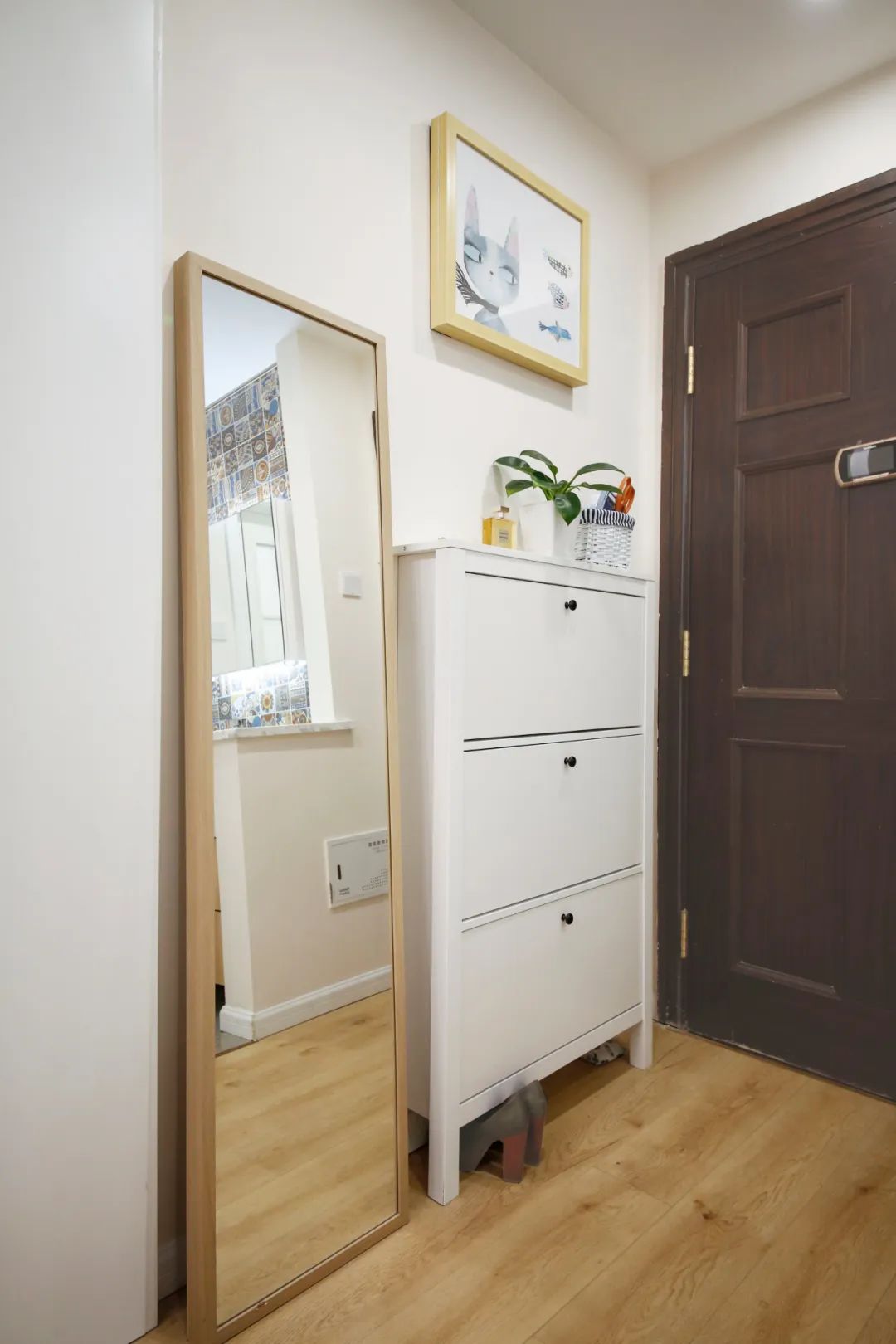 ▲玄关太窄,摆不下鞋柜?这样设计,宽敞实用又大气!