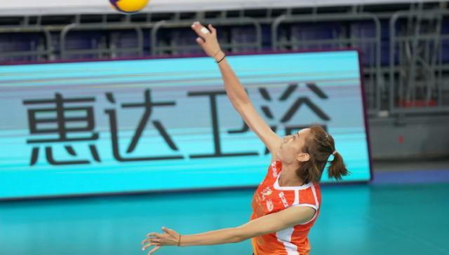 全锦赛|坏消息，女排1人已“掉队”！发球频出失误，7个月集训进步不大