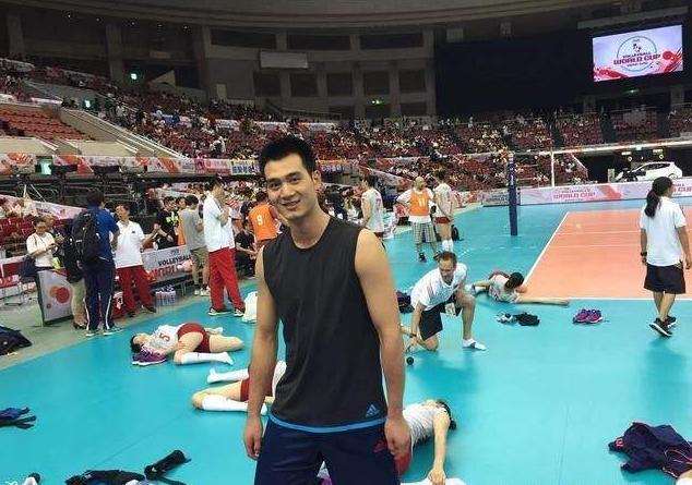 「阿布」李童路上贴心帮朱婷拎包,球迷:难道朱婷要有男朋友了吗?