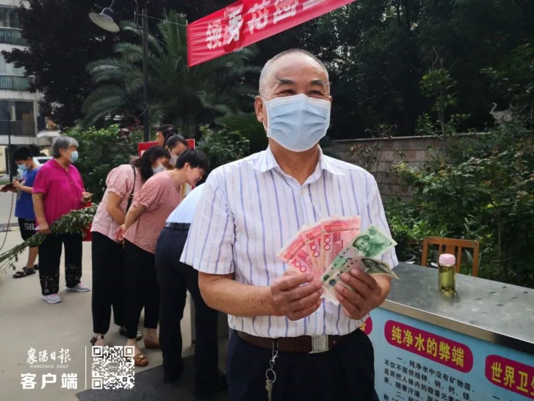 「湖北」今天，湖北一小区给业主发10万元现金！