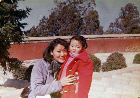 车晓|他是《西游记》里的金角大王，也是车晓的爸爸，看合影真的太像了