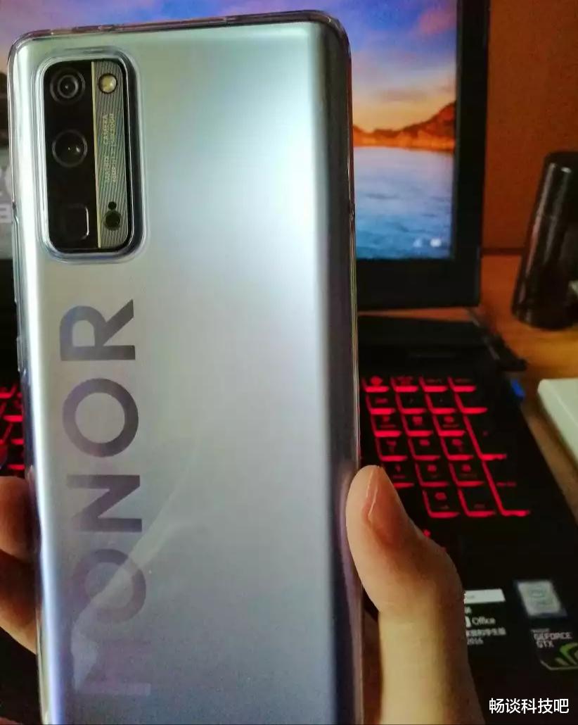 『华为荣耀』京东荣耀吃相难看:荣耀30Pro上架5天差评超70 用户:为了赠品!