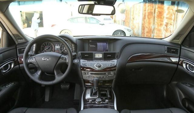 『英菲尼迪Q70』37万怎么选车？奥迪A6L还是英菲尼迪Q70？听完你就领悟了