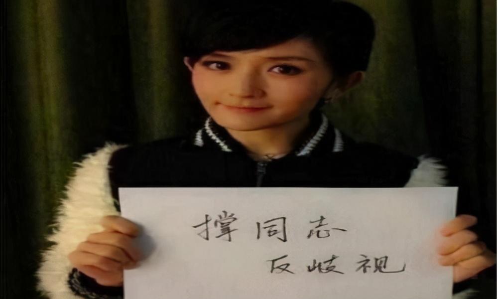 央视|央视选秀要笔试，网友一片叫好，易烊千玺当队长却因写错字被质疑