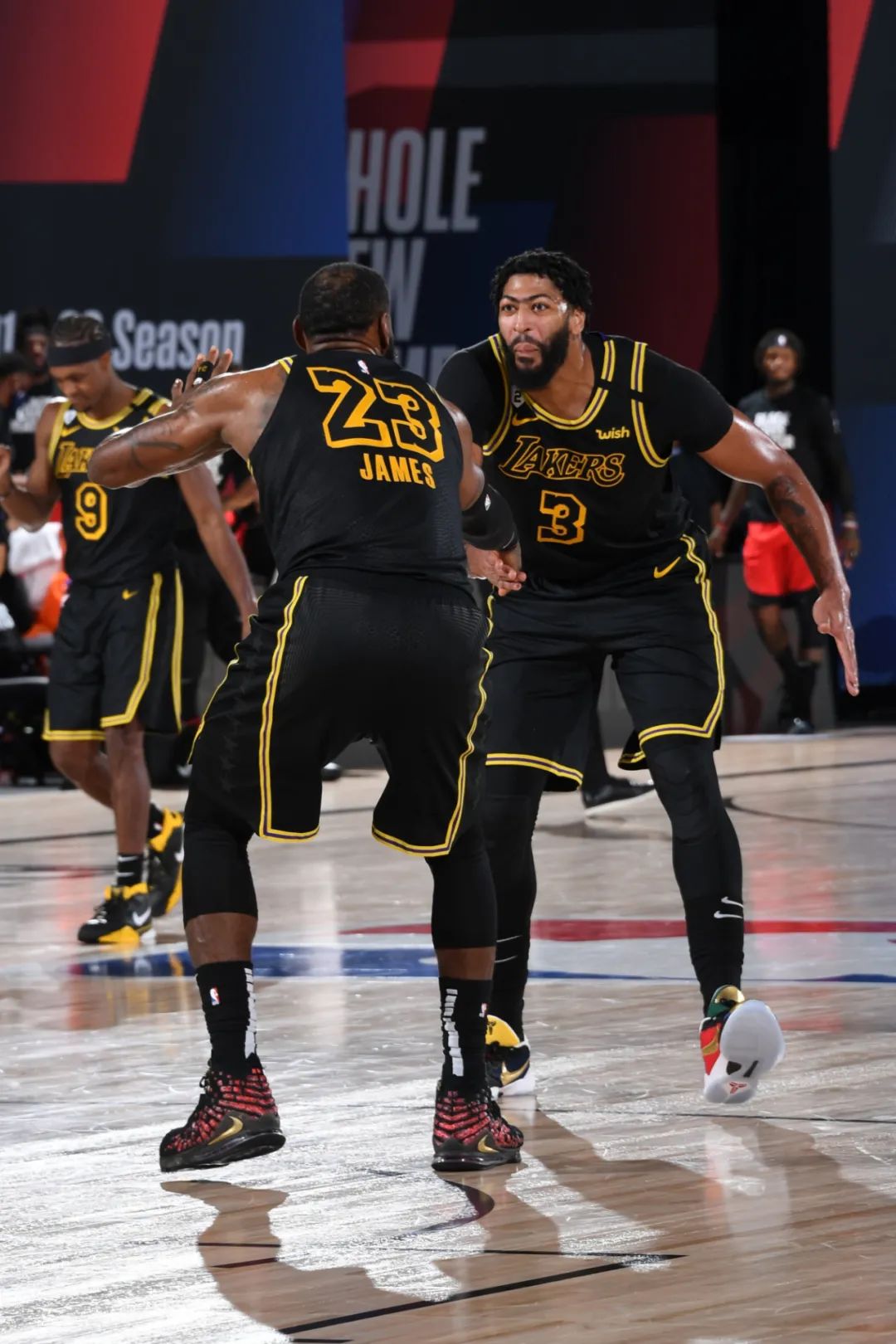 湖人队|380万！湖人拯救NBA收视率！中国一企业却赔惨了