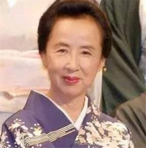 护士|他一时不忍娶了日本女战俘,35年后发现妻子身价过亿,身份不简单