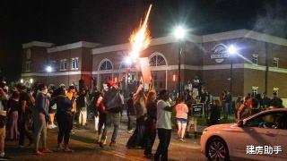 特朗普：惨烈！特朗普到地下掩体“逃命”！193人被杀害，示威者已失控