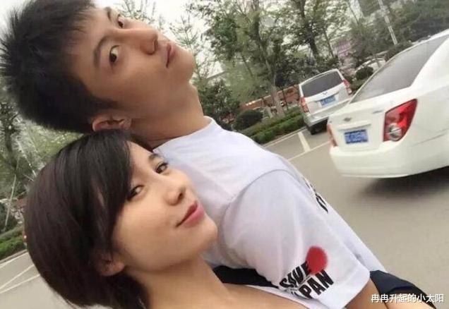 #迪丽热巴#前妻自杀未遂后，黄景瑜和迪丽热巴，戴情侣项链亮相综艺！