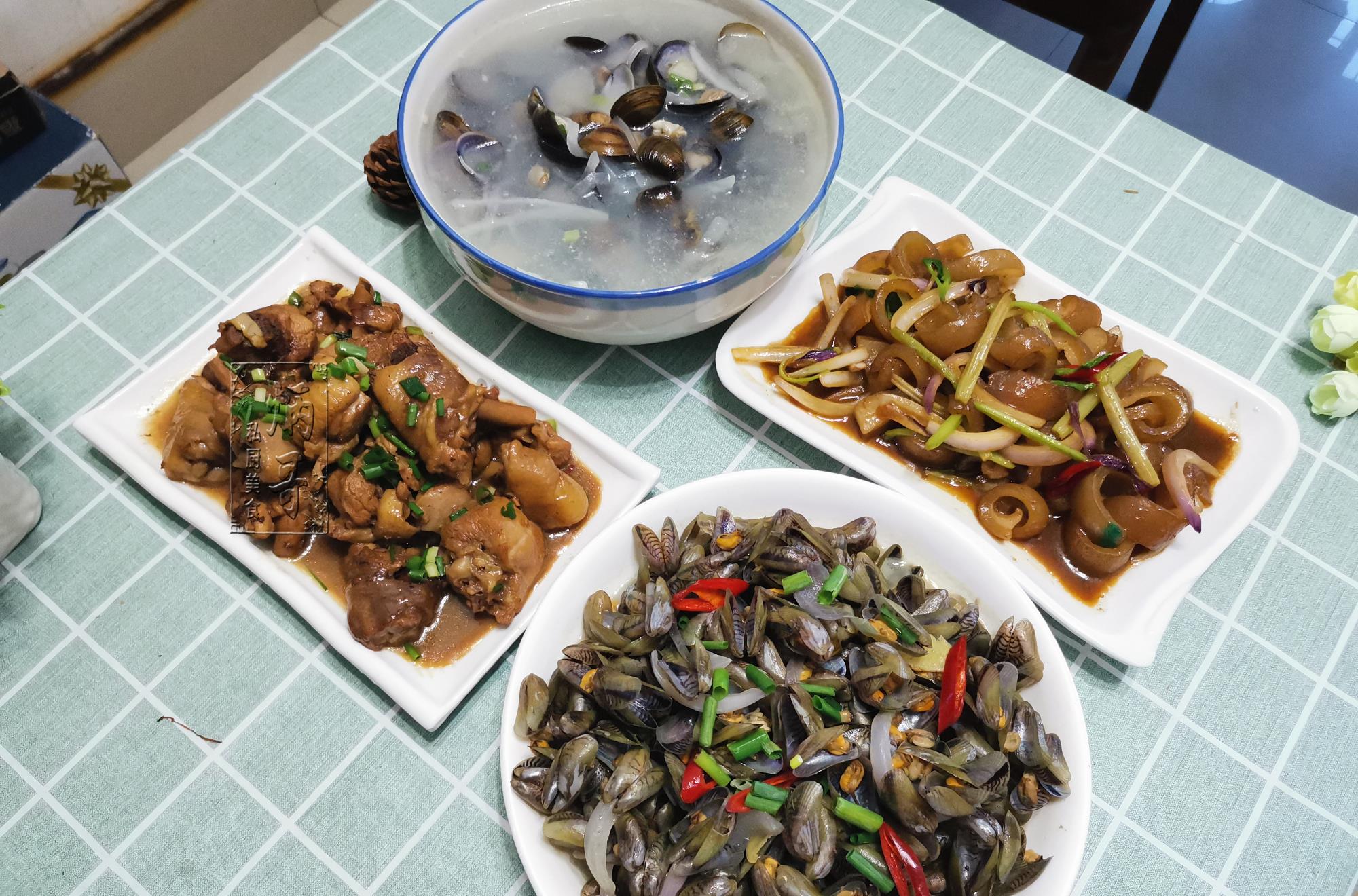 猪肉|青岛一家三口的晚餐，在朋友圈沸腾了，网友：看饿了，求蹭饭！