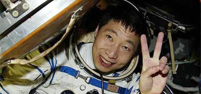 太空|杨利伟曾在太空听到“敲窗”声，多年后谜底揭露，庆幸捡回一条命
