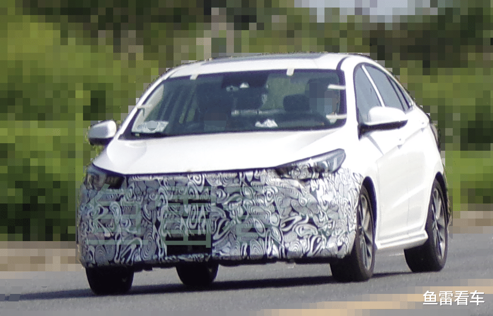 「艾瑞泽gx」风格骤变，奇瑞全新艾瑞泽GX实车谍照首曝，配置升级非常明显