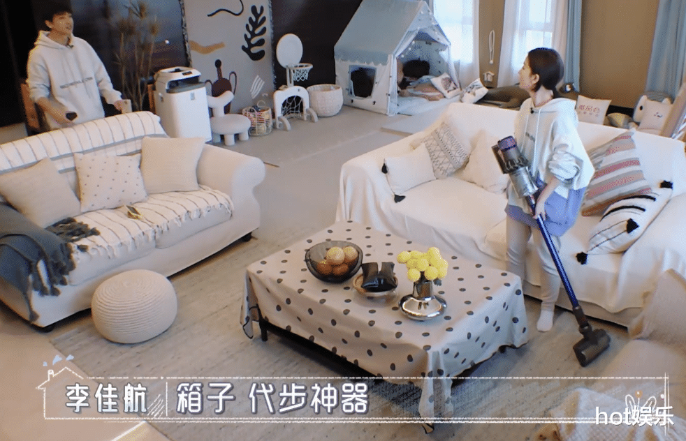马伊琍▲伊能静各地有房产，姜潮一年换一套房，李晟家大到可以滑冰