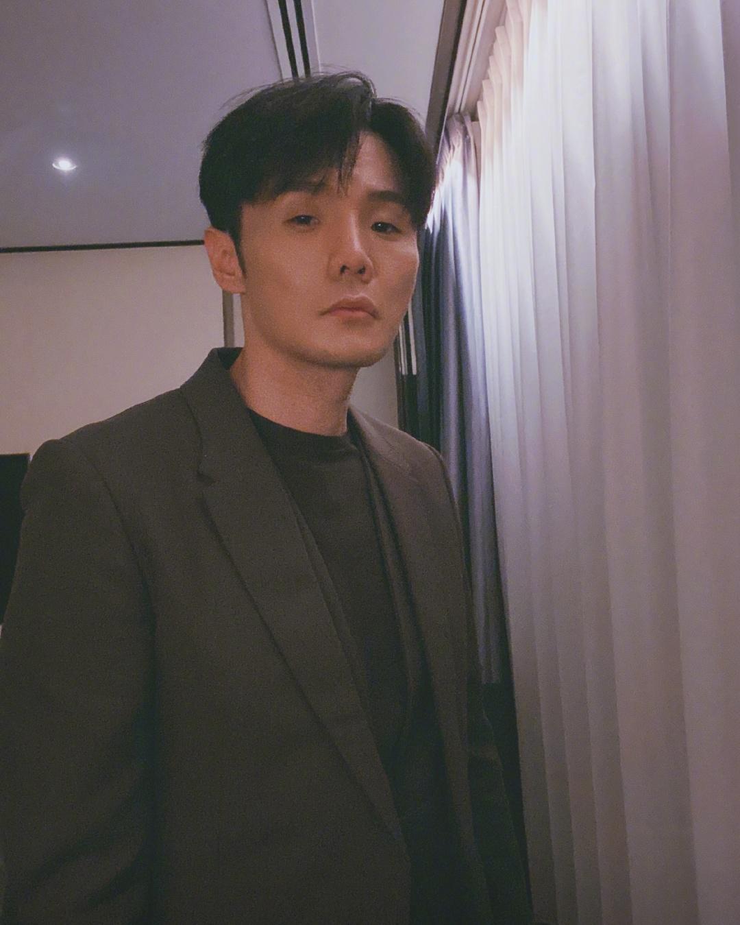 李荣浩|李荣浩写歌鬼才，九个字的歌词，道尽了当代人的辛酸！