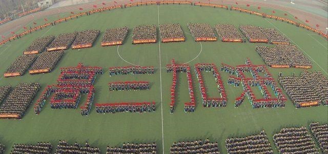 教师|教师行业又成香饽饽，国家明确表示年底前涨工资，有人却不高兴了