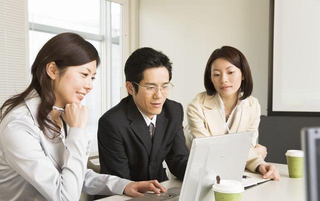 |空降领导向老员工示好，低情商的沾沾自喜，高情商的知道他的伎俩