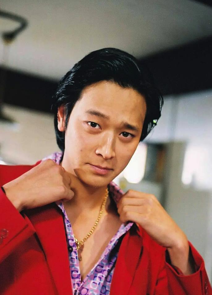 姜栋元|姜栋元：豪门少爷当演员，迷倒韩孝周宋慧乔，40岁感情成谜