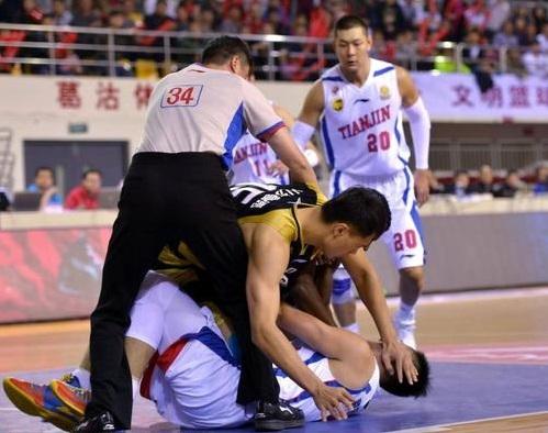 【孟祥龙】中国篮坛第一恶棍退役！运动生涯曾连废5人，已成为反面教材！