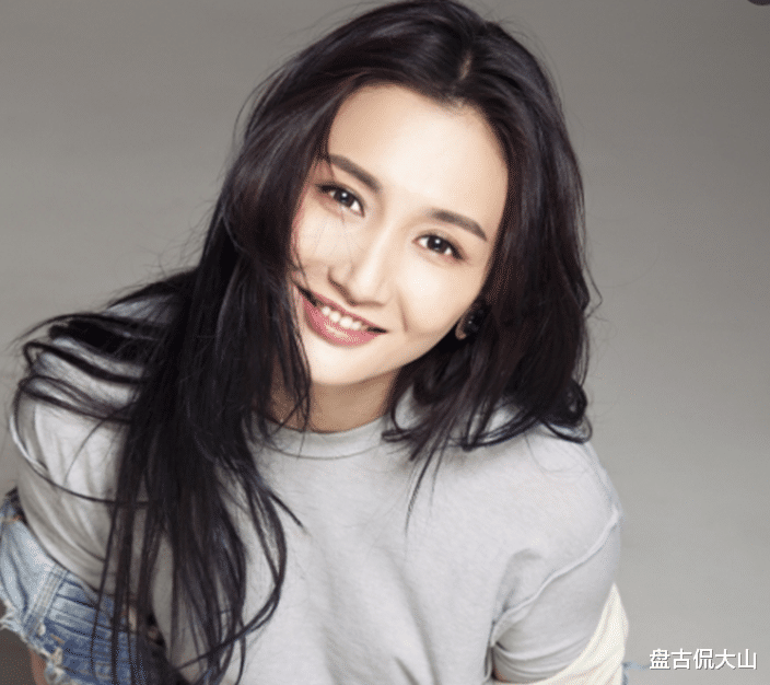 「牛萌萌」张默前女友牛萌萌吸毒被抓,她还曾是房祖名电影女主角