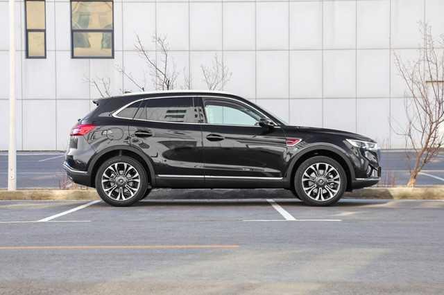 丰田汉兰达■终于被国人捧红！它比奥迪Q5气派，丐版2.0T+四驱带bose音响