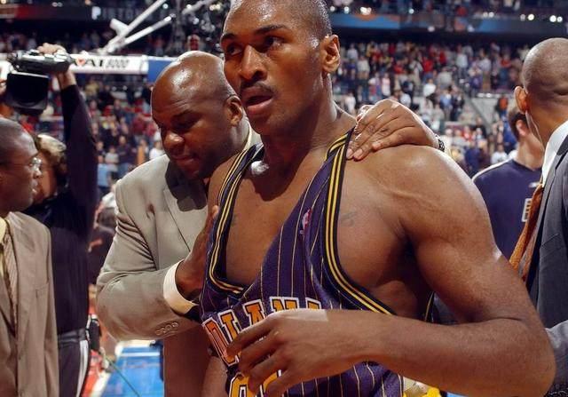 『阿泰』NBA被公认的5大打架高手：阿泰仅垫底，榜首曾是罗德曼的“保镖”