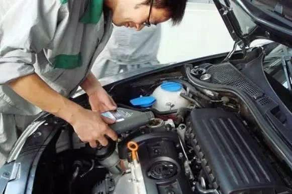 为什么很多4S店和汽修厂都不建议换刹车油? 修车师傅说出了真相!