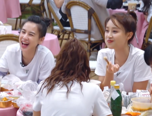 『蓝盈莹』蓝盈莹又暗耍小心机？张雨绮看不惯回怼毫不客气！不愧是治婊达人