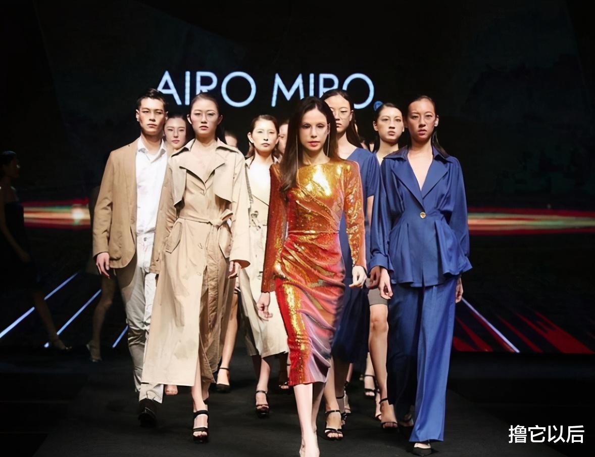 万绮雯|50岁万绮雯近照曝光，身材肌肤似25岁，网友：喝露水长大的吗？